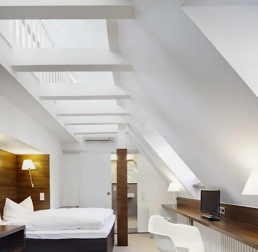 ホテル シュタルン アム ラットハウス